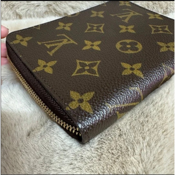 Louis Vuitton Brown Monogram Passport Holder with Zipper - Picture 4 of 10
